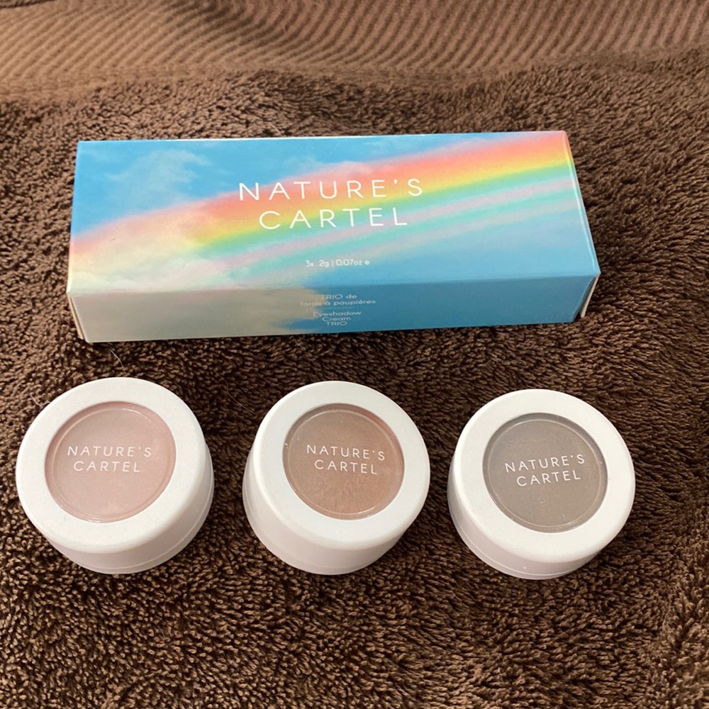 “Nature’s Cartel”. 3 pots of eyeshadow shades to wear alone or blended.